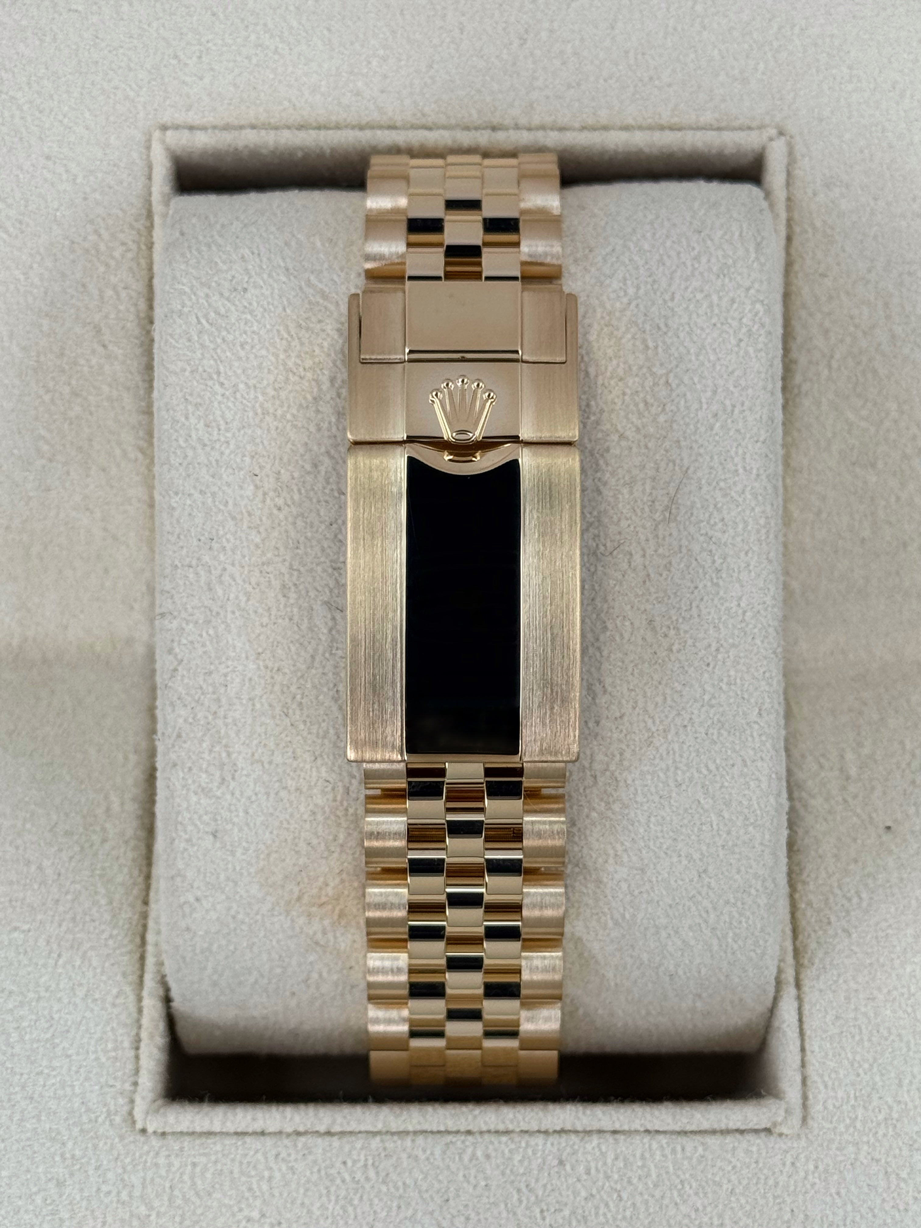 GMT-Master II 40mm 126718GRNR Jubilee Black Dial